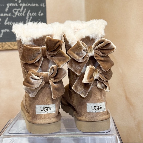 UGG Shoes - Women UGG Bailey Bow Velvet Ribbon Faux Fur Lined Boot 💕💕
Non smoking/ no pets